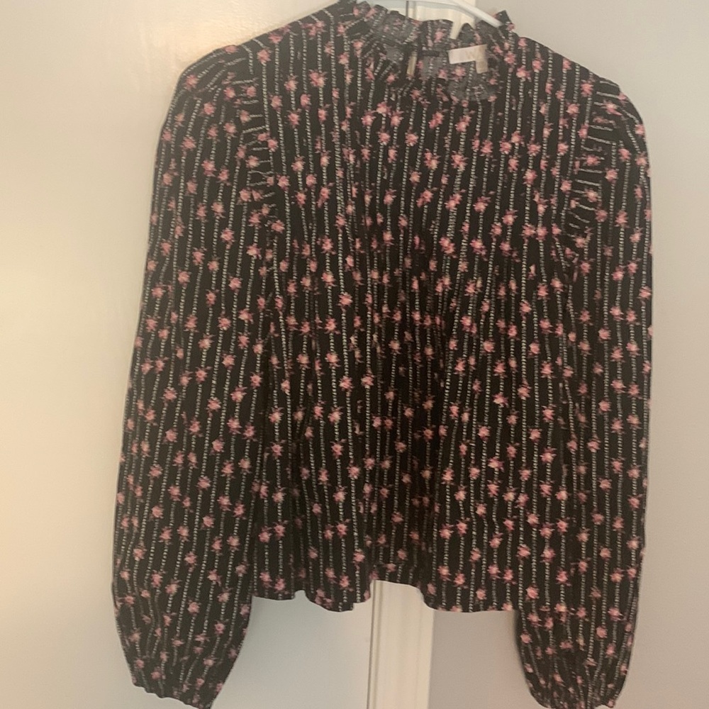 WAYF cotton poplin top. Black with pink flowers.